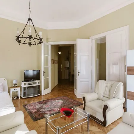 Chain Bridge Lägenhet