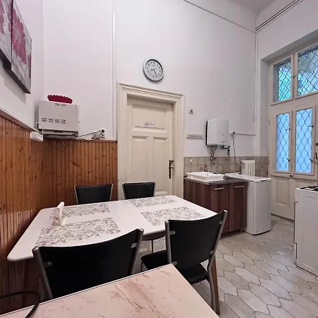 Chain Bridge Lägenhet