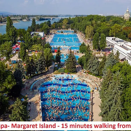 Chain Bridge Apartamento Budapest