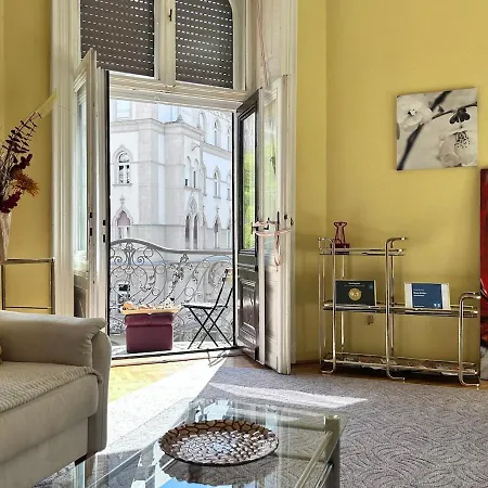 Chain Bridge Apartment *